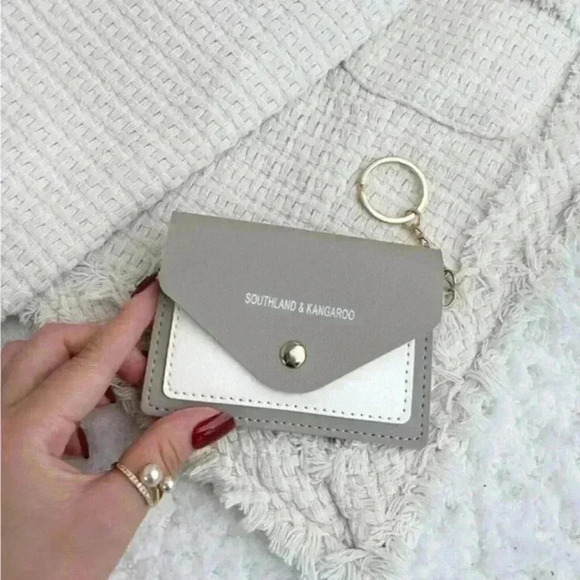 Handbags - ⚠️Clearance🌟Two Tone Grey Card Holder